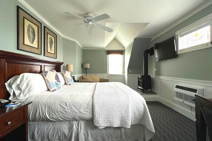 Crowne Pointe Historic Inn & Spa - Adults Only