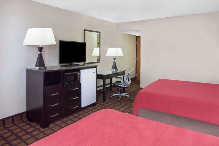 Room 6 of 14