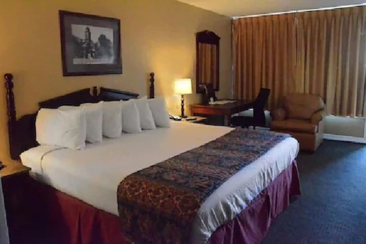 Room 16 of 37