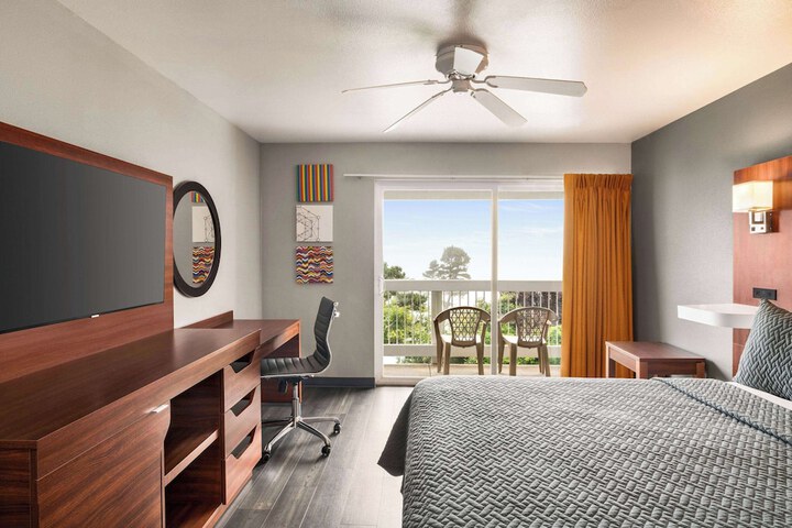 Travelodge by Wyndham Depoe Bay