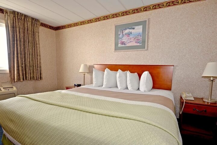 Room 12 of 28