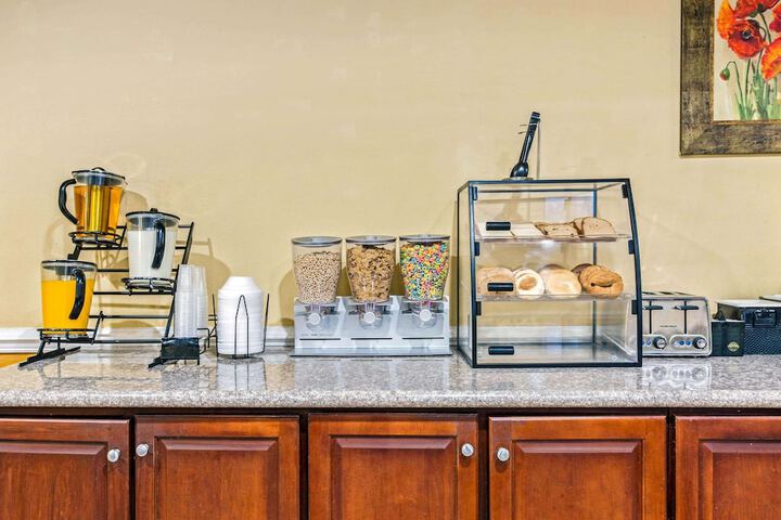 Breakfast/Coffee Service 31 of 36