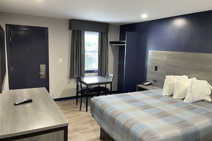 Room 28 of 40