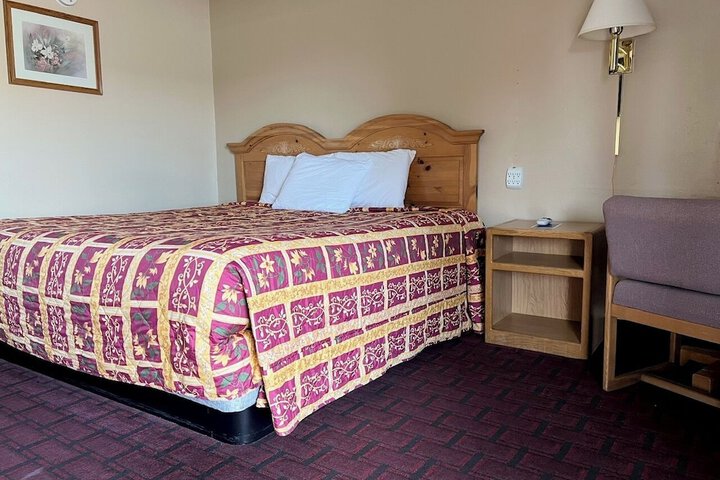 Room 24 of 33
