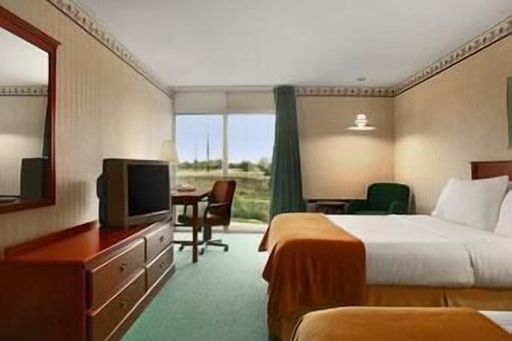 Room 6 of 24