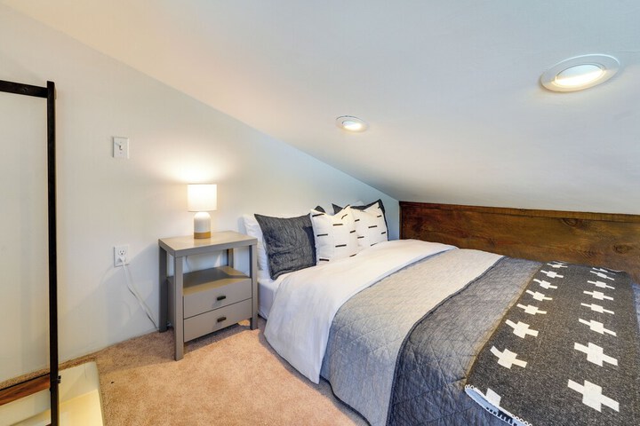 Walk to Main St. & Lifts: Ketchum Townhouse!