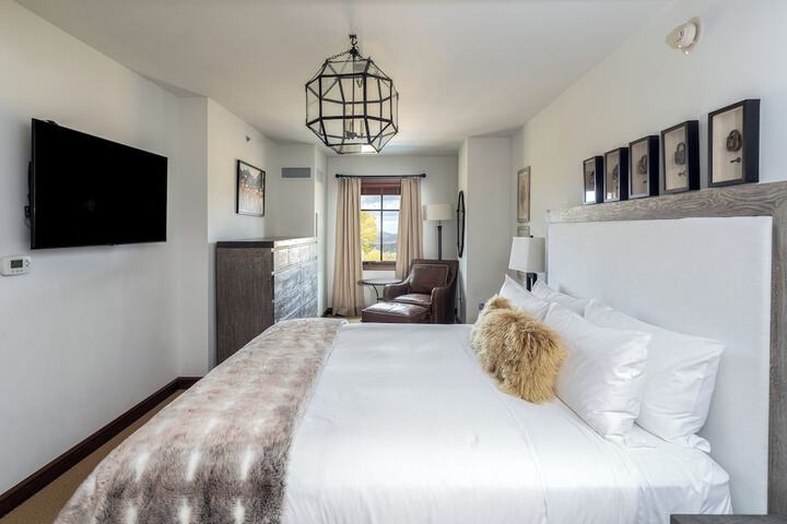 Madeline Hotel & Residences Auberge Collection