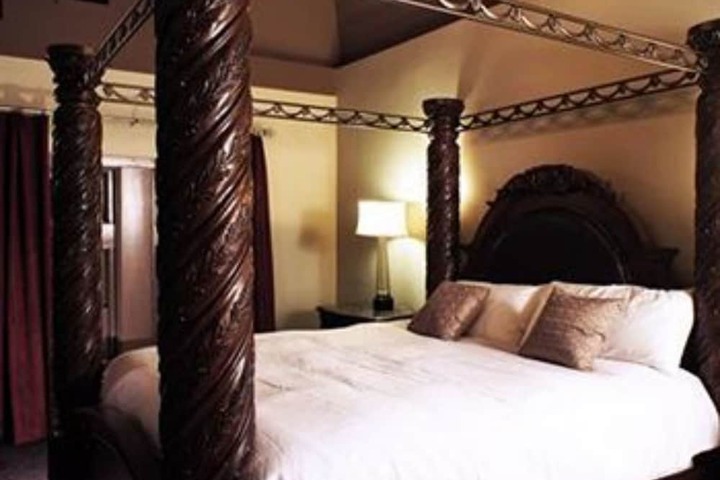 Room 82 of 102