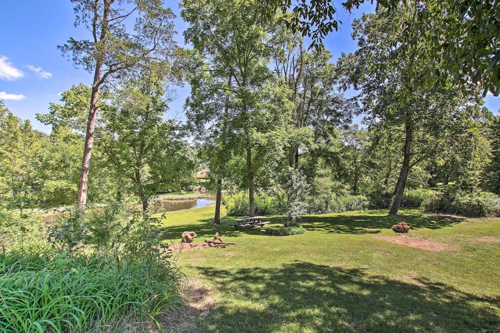 turtle Rock - Ironton Cabin w / Furnished Patio!