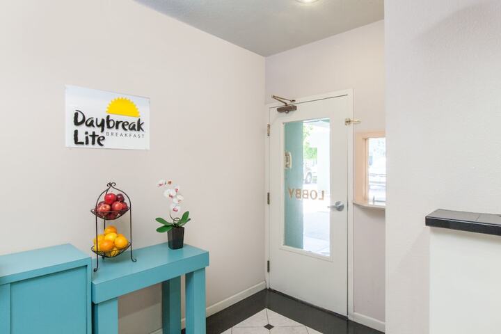Business Center 28 of 28