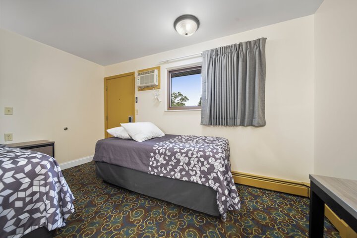 Room 43 of 66