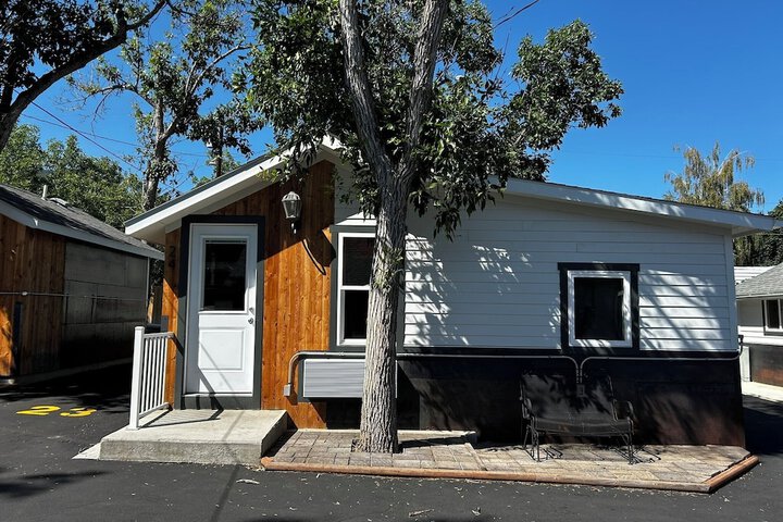 Lamplighter Cabins & Suites
