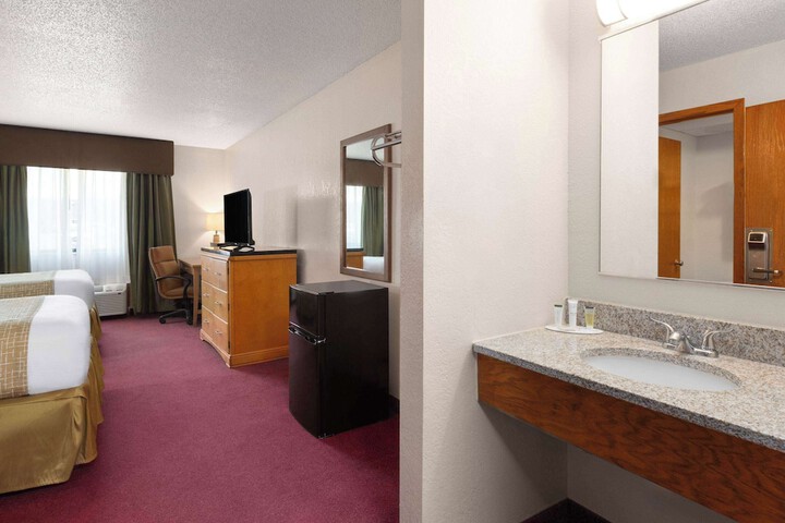 Travelodge by Wyndham Redwood Falls