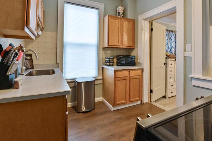 Sr Pilot Earhart Hangar Suite 2 br K & Q, 1 Ba