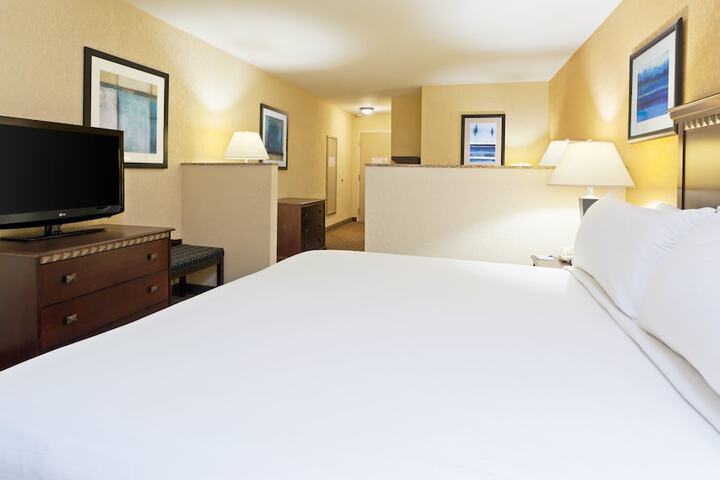 Holiday Inn Express & Suites Allentown West by IHG