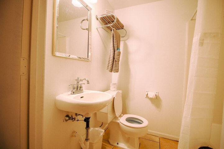 Room 7 of 13