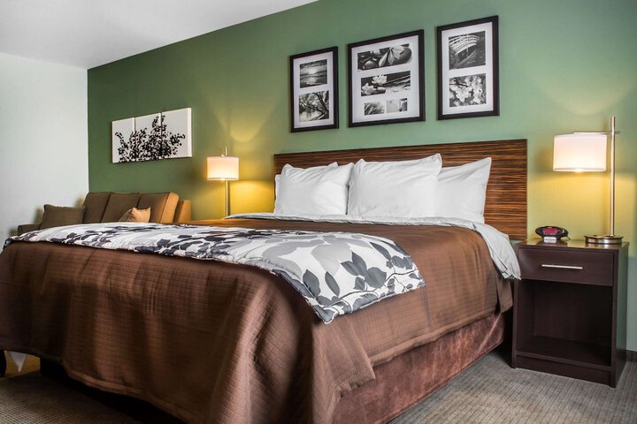 Room 33 of 46