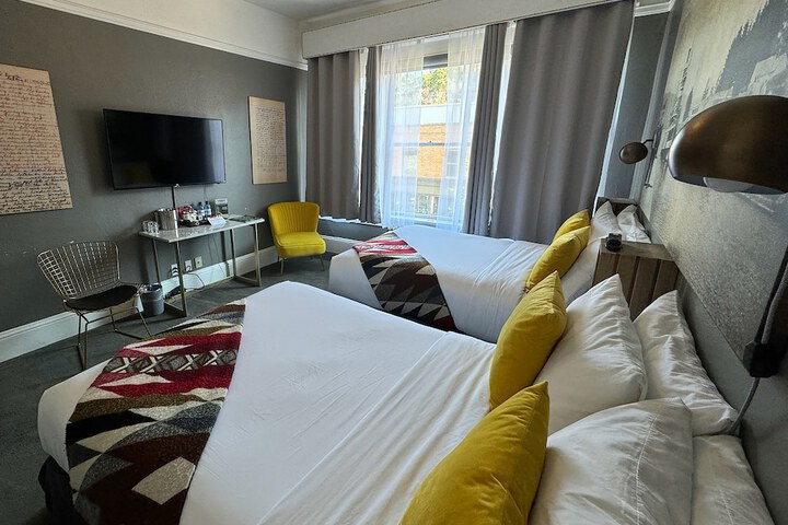Room 34 of 77