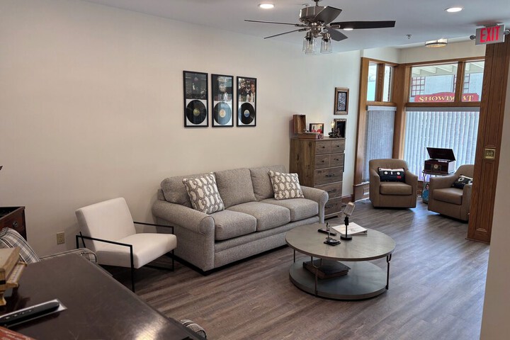 Hermann Crown Suites