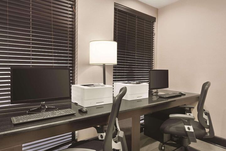 Business Center 27 of 28
