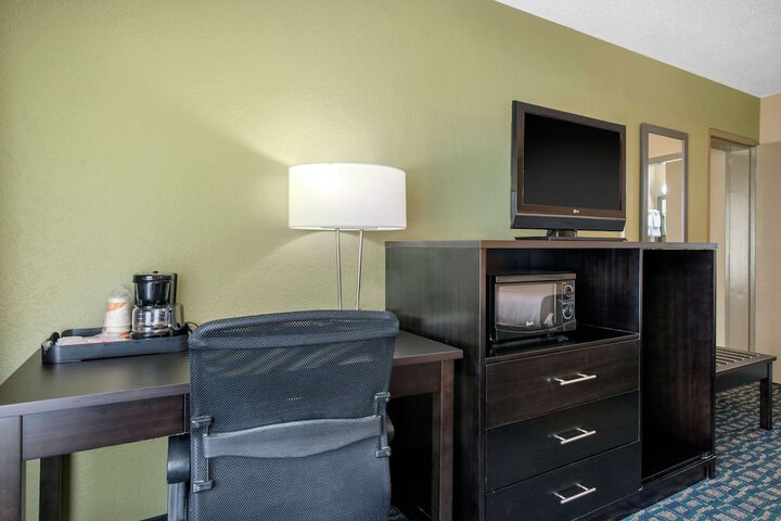 Room 16 of 39