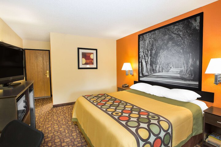 Room 7 of 16