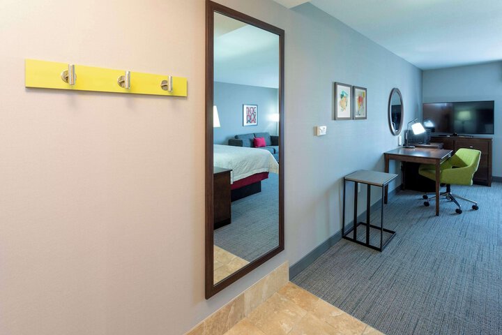 Room 28 of 35