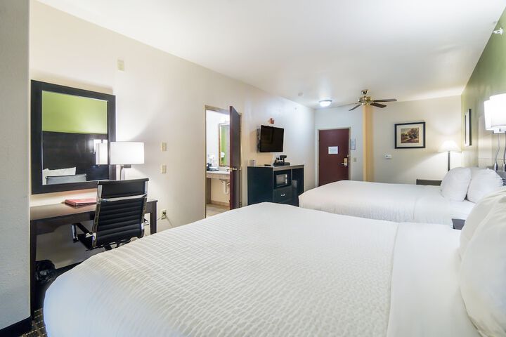 Clarion Inn & Suites Weatherford South