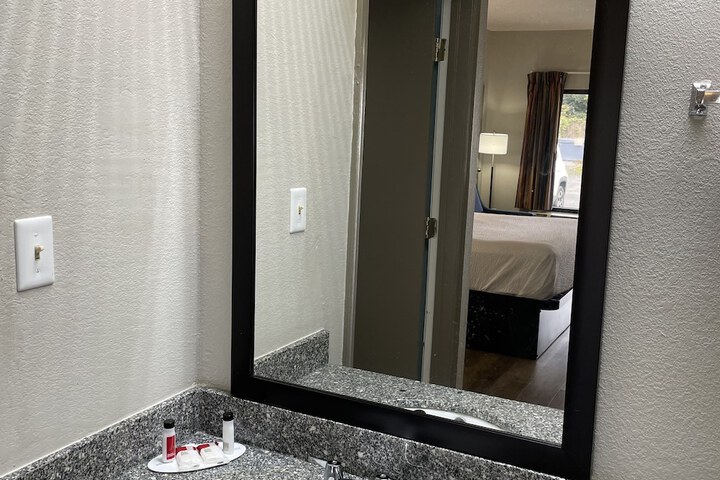 Room 28 of 42
