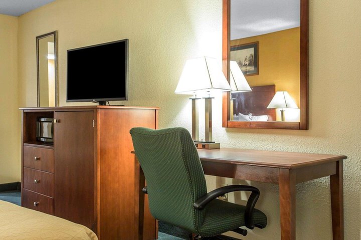 Room 13 of 35