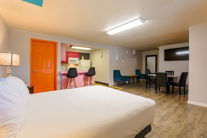 Room 68 of 89