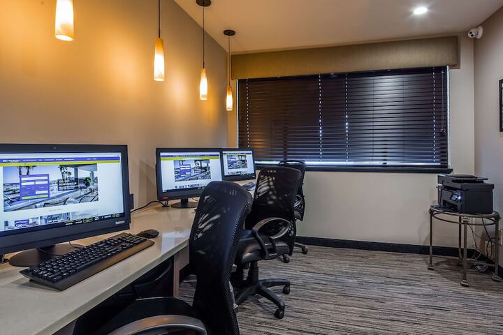 Business Center 48 of 49