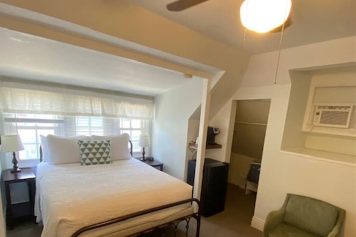 Room 13 of 35