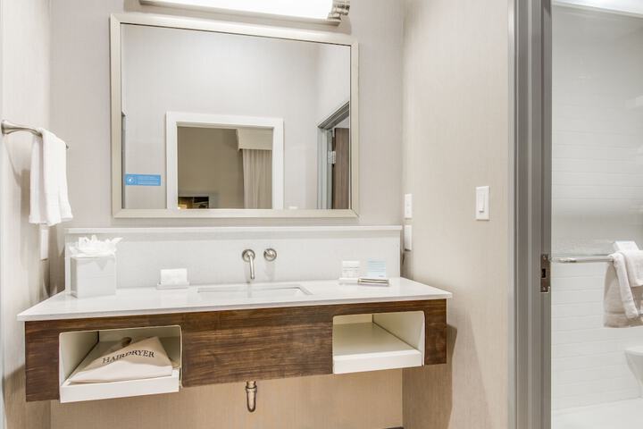 Hampton Inn & Suites Dallas / Ft. Worth Airport South