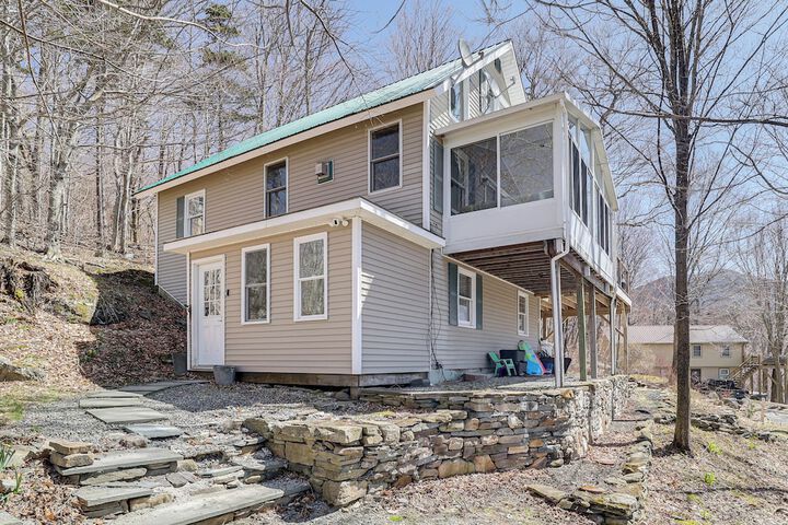 Jeffersonville Home w / Deck Near Hiking & Climbing