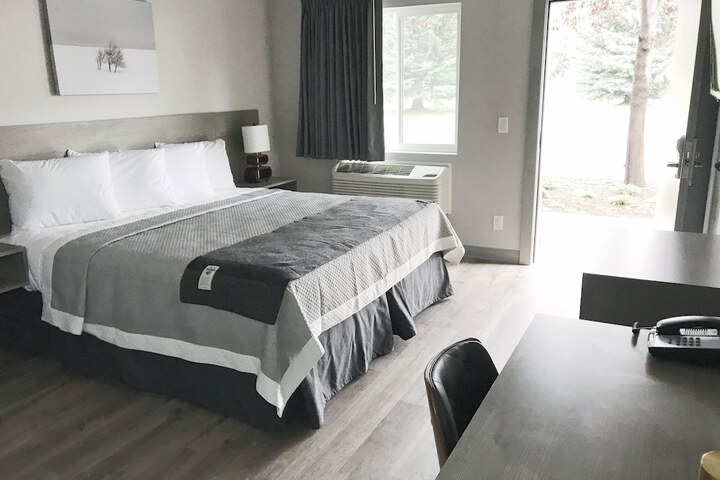 Room 27 of 33