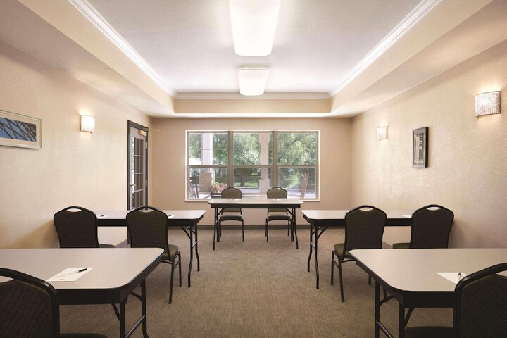 Country Inn & Suites by Radisson Madison Southwest, WI