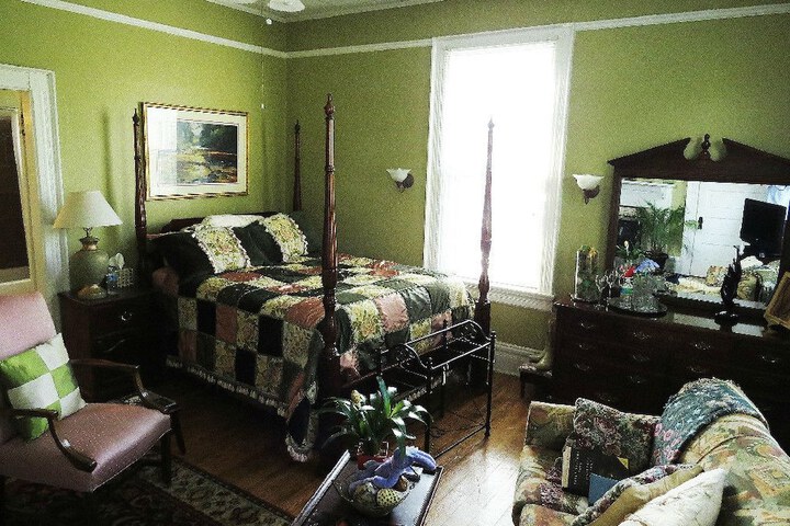 Inn Upon Moon River Plantation
