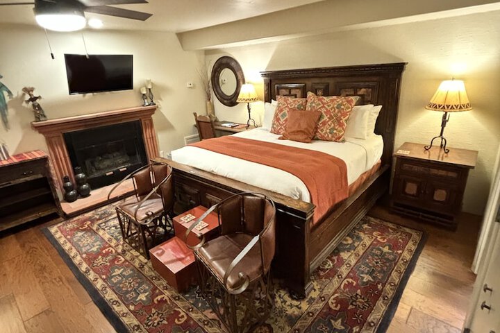 Room 152 of 285