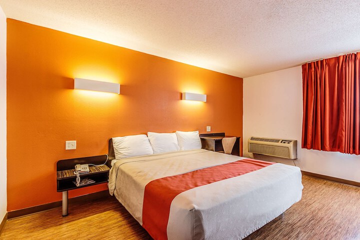 Room 32 of 42