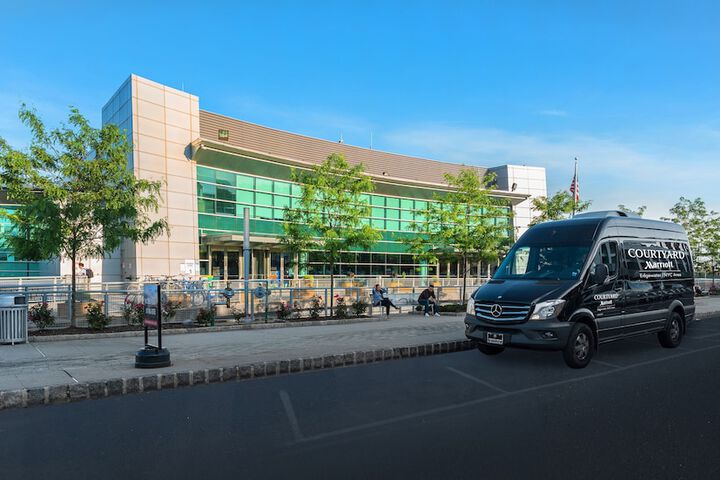 Courtyard by Marriott Edgewater NYC Area