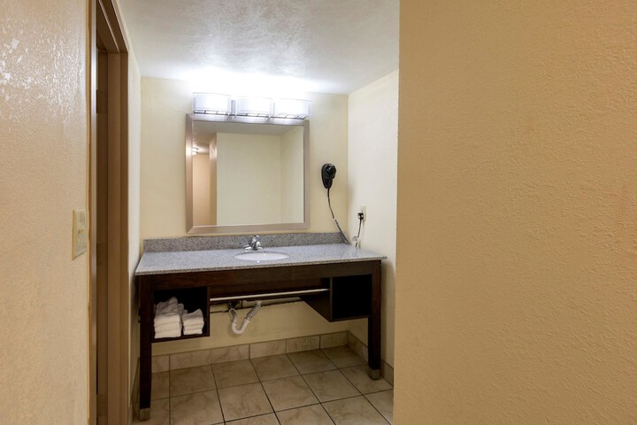 Room 28 of 61