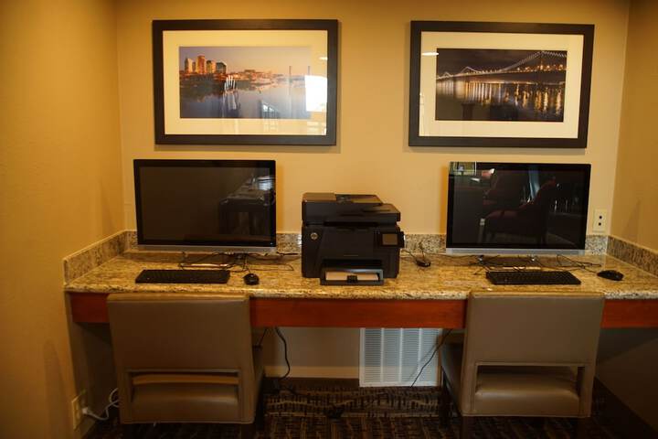 Business Center 26 of 28