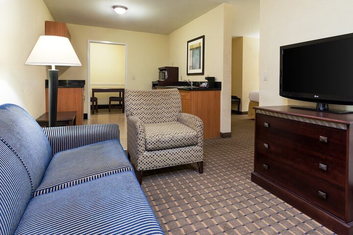 Holiday Inn Express & Suites Allentown West by IHG