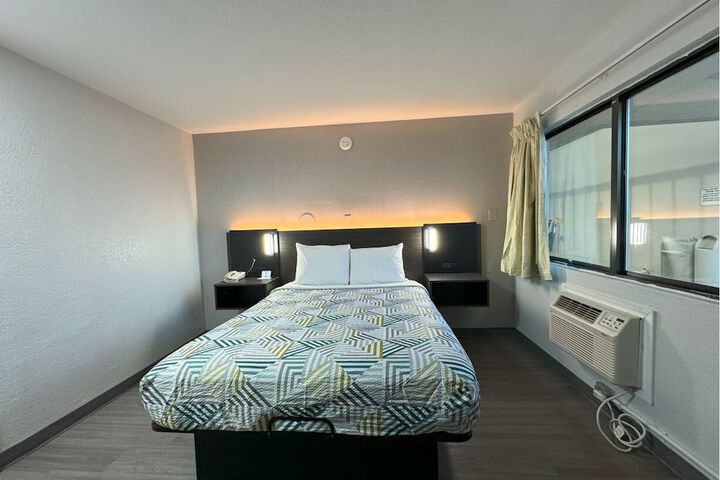 Room 12 of 18