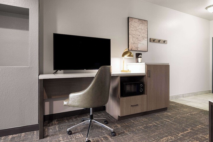 Room 30 of 38
