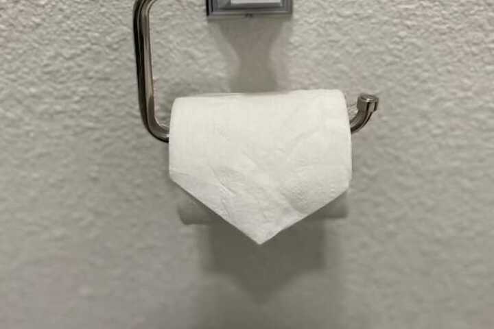Room 10 of 24