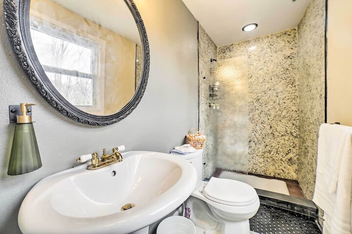 Charming Vacation Rental: 15 Mi to Pittsburgh