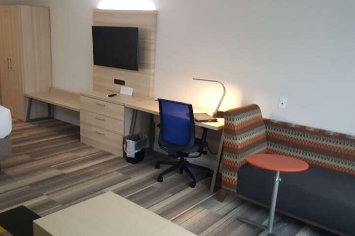 Holiday Inn Express & Suites Toledo West by IHG