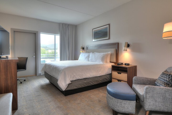 Room 53 of 107